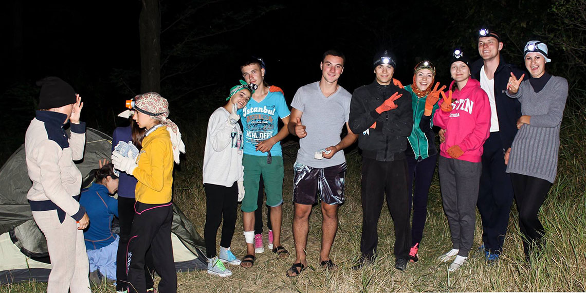 Excursii - voluntarii CLT Pănășești la peșteră.. :)